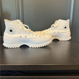 Women’s converse - white leather only worn 5 times!